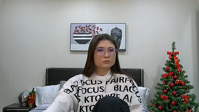 Snapshot of MonicaThompson chatting on 12.23.24 MonicaThompson online show from 12.23.24