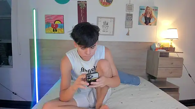 Snapshot of justinbiler chatting on 10.14.25 justinbiler online show from 10.14.25