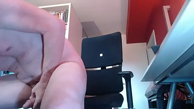 Snapshot of BennyK72 chatting on 09.29.25 BennyK72 online show from 09.29.25