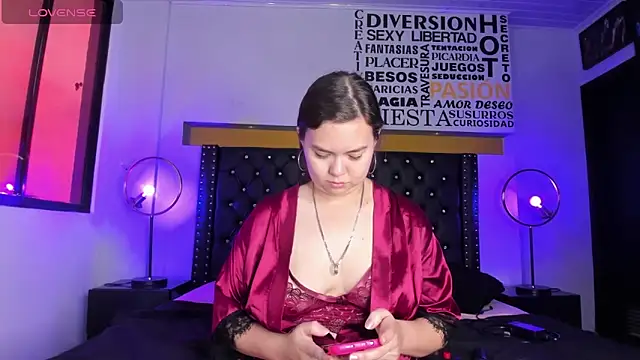 Snapshot of MADISSONLOVE_ chatting on 02.13.25 MADISSONLOVE online show from 02.13.25