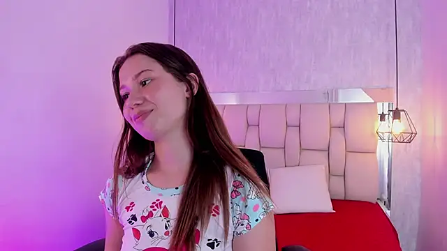 Snapshot of Roxie-Summers11 chatting on 12.28.24 Roxie-Summers11 online show from 12.28.24