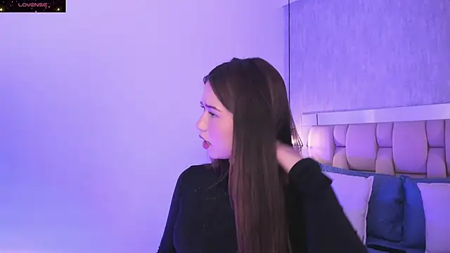 Snapshot of Roxie-Summers11 chatting on 02.08.25 Roxie-Summers11 online show from 02.08.25