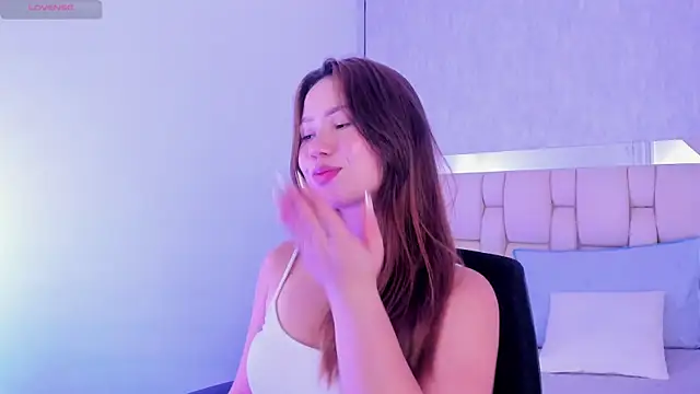 Snapshot of Roxie-Summers11 chatting on 02.19.25 Roxie-Summers11 online show from 02.19.25