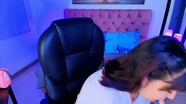 Emma monserrat online show from 11.21.25