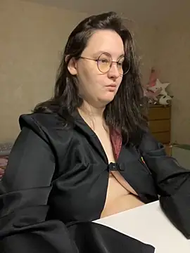 Snapshot of hungry1bunny chatting on 10.04.25 hungry1bunny online show from 10.04.25