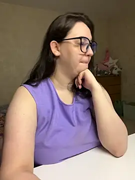 Snapshot of hungry1bunny chatting on 10.22.25 hungry1bunny online show from 10.22.25