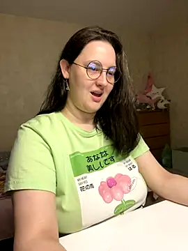 Snapshot of hungry1bunny chatting on 10.30.25 hungry1bunny online show from 10.30.25