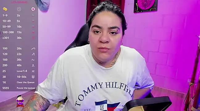 Snapshot of Sharon_hils chatting on 12.16.24 Sharon hils online show from 12.16.24