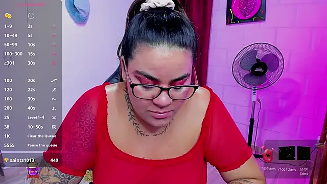 Snapshot of Sharon_hils chatting on 12.22.24 Sharon hils online show from 12.22.24