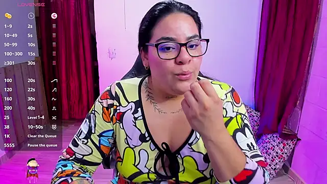 Snapshot of Sharon_hils chatting on 12.26.24 Sharon hils online show from 12.26.24