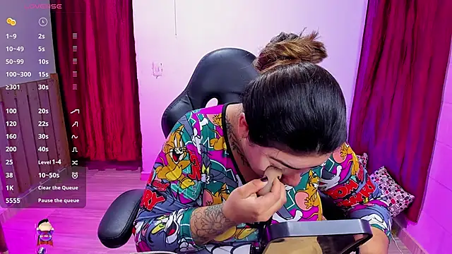 Snapshot of Sharon_hils chatting on 12.28.24 Sharon hils online show from 12.28.24