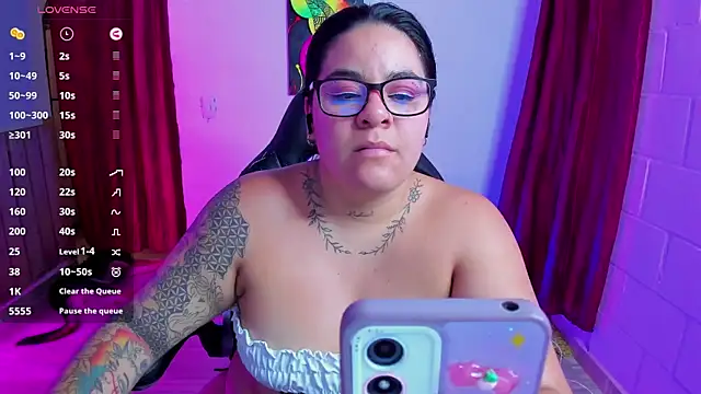 Snapshot of Sharon_hils chatting on 01.28.25 Sharon hils online show from 01.28.25