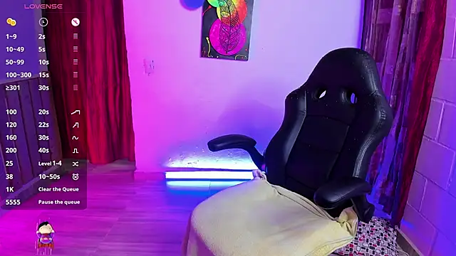 Snapshot of Sharon_hils chatting on 02.13.25 Sharon hils online show from 02.13.25