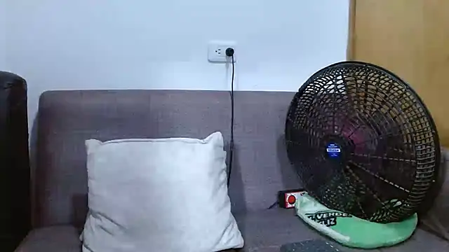 Snapshot of charlotte_slut chatting on 09.28.25 charlotte slut online show from 09.28.25