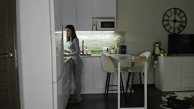 Snapshot of nilliluv chatting on 10.27.25 nilliluv online show from 10.27.25