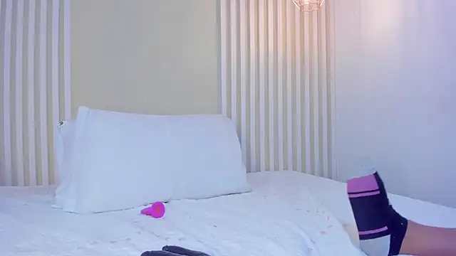 annawelk  online show from 12.14.24