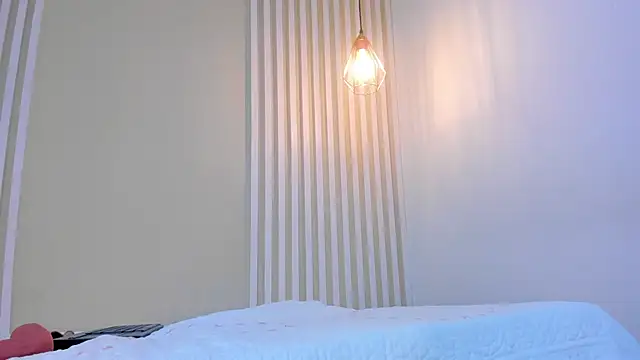 annawelk  online show from 02.19.25