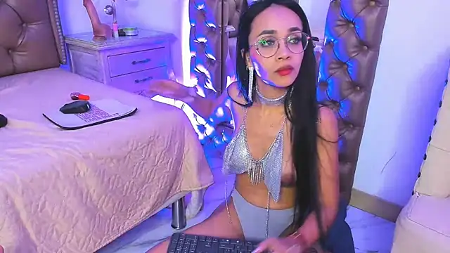 Snapshot of SamanthaFerrer__ chatting on 01.05.25 SamanthaFerrer online show from 01.05.25