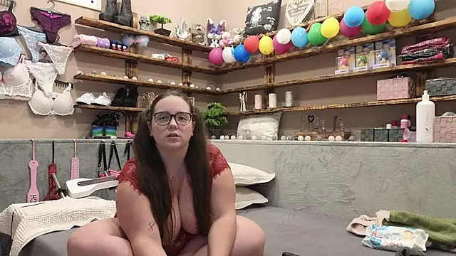 Snapshot of Kimberly-Caprice chatting on 02.07.25 Kimberly-Caprice online show from 02.07.25