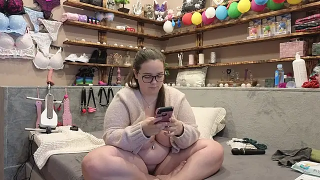 Snapshot of Kimberly-Caprice chatting on 02.13.25 Kimberly-Caprice online show from 02.13.25