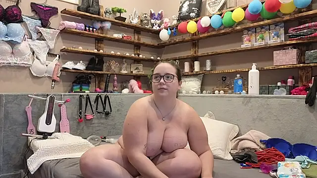 Snapshot of Kimberly-Caprice chatting on 02.15.25 Kimberly-Caprice online show from 02.15.25