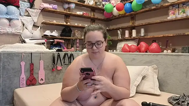 Snapshot of Kimberly-Caprice chatting on 03.17.25 Kimberly-Caprice online show from 03.17.25