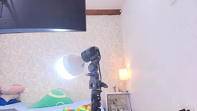 nicol f online show from 10.31.25