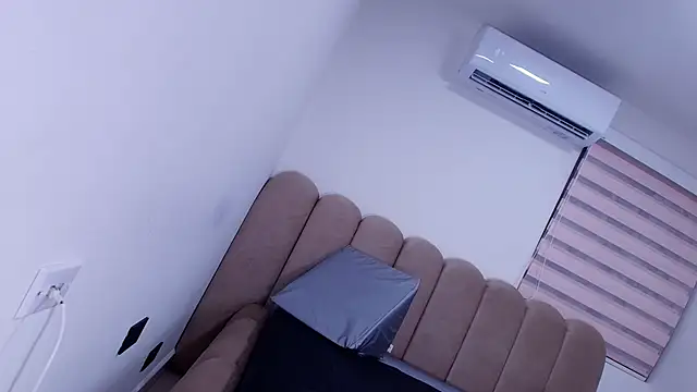 nicol f online show from 04.14.26