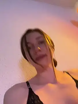 Snapshot of vienncica chatting on 01.25.25 vienncica online show from 01.25.25