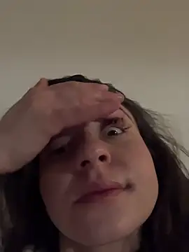 Snapshot of vienncica chatting on 02.28.25 vienncica online show from 02.28.25