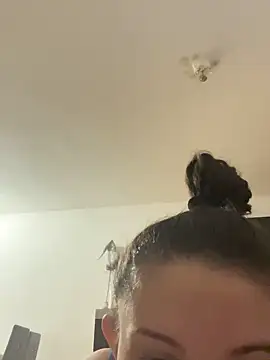 Snapshot of vienncica chatting on 09.29.25 vienncica online show from 09.29.25