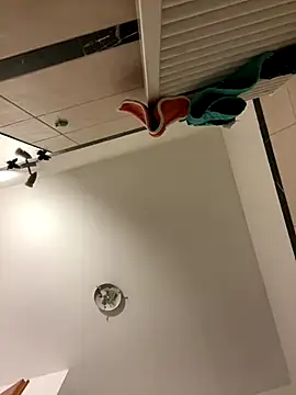 Snapshot of vienncica chatting on 10.19.25 vienncica online show from 10.19.25