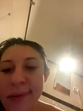 Snapshot of vienncica chatting on 10.20.25 vienncica online show from 10.20.25