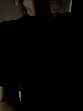 Snapshot of vienncica chatting on 10.28.25 vienncica online show from 10.28.25