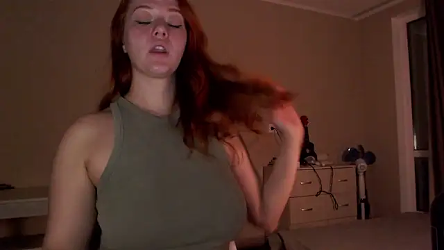 Snapshot of SarahSweetie chatting on 12.03.24 SarahSweetie online show from 12.03.24