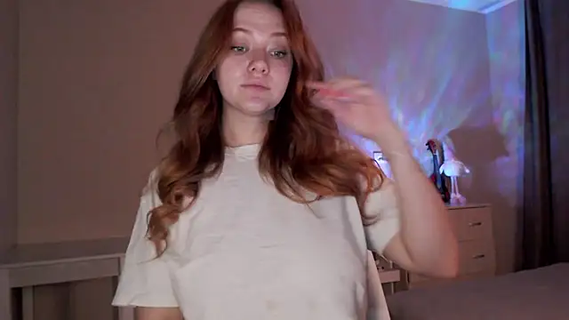 Snapshot of SarahSweetie chatting on 12.25.24 SarahSweetie online show from 12.25.24