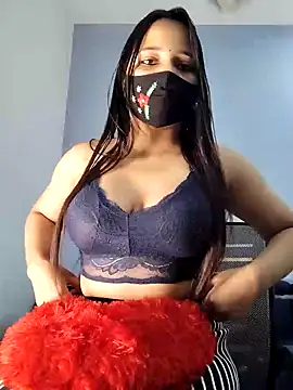 Snapshot of Varnika_aarora chatting on 12.13.24 Varnika aarora online show from 12.13.24
