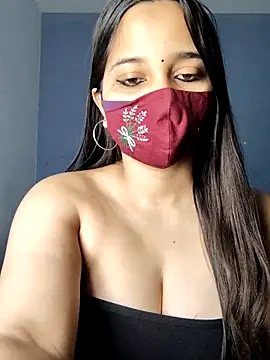 Snapshot of Varnika_aarora chatting on 02.18.25 Varnika aarora online show from 02.18.25