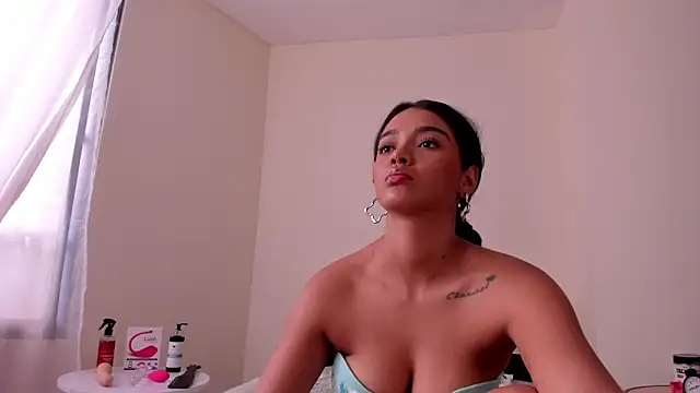 Snapshot of evely_coelloo chatting on 12.03.24 evely coelloo online show from 12.03.24
