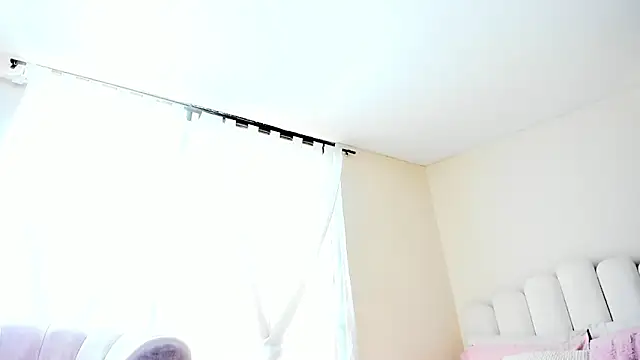 Snapshot of evely_coelloo chatting on 10.14.25 evely coelloo online show from 10.14.25