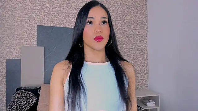 Isa Little Star online show from 10.14.25