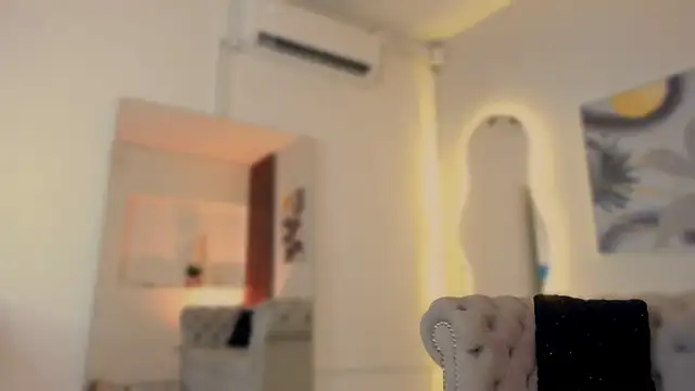 Isa Little Star online show from 10.25.25