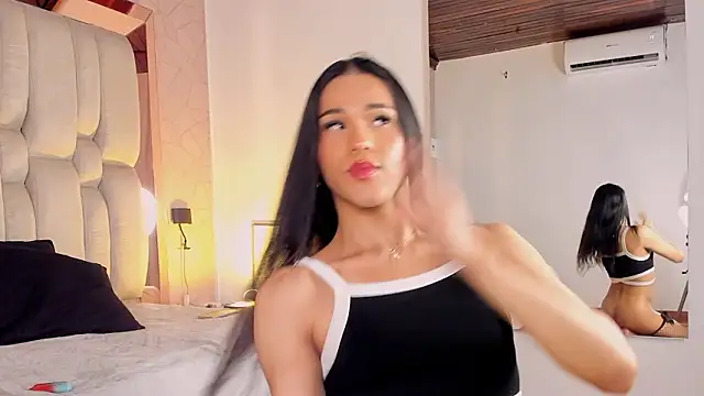 Isa Little Star online show from 02.15.26