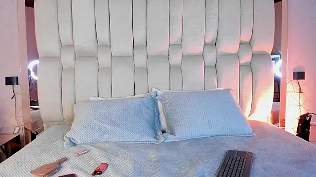 Isa Little Star online show from 04.07.26