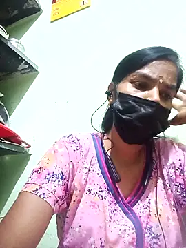 Snapshot of anusiya01 chatting on 09.19.25 anusiya01 online show from 09.19.25