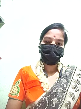 Snapshot of anusiya01 chatting on 09.27.25 anusiya01 online show from 09.27.25