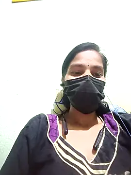 Snapshot of anusiya01 chatting on 09.29.25 anusiya01 online show from 09.29.25