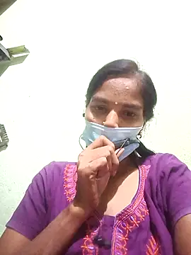 Snapshot of anusiya01 chatting on 11.17.25 anusiya01 online show from 11.17.25