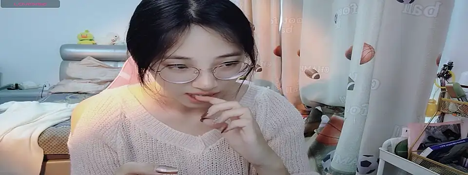 Snapshot of ooo___mimi chatting on 12.11.24 ooo mimi online show from 12.11.24