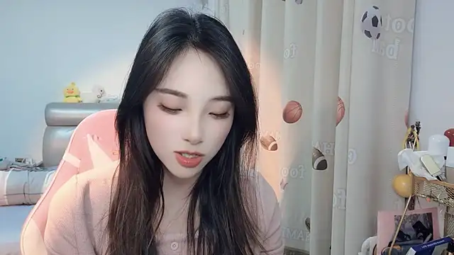 Snapshot of ooo___mimi chatting on 12.18.24 ooo mimi online show from 12.18.24